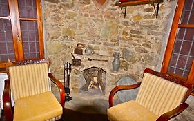 Stonehouse Byipek